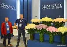 Sunrite Farms Ecuador, a rose grower from Ecuador, in the market since 1985. On the photo Marcelo Carrera (right), here together with Cristian Proano from Juliet, a customer/wholesaler from the US.